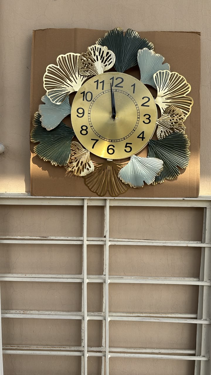 Handcrafted Metal Wall Clock with Gold & Emerald Accents – Luxury Modern Decorative Wall Clock for Living Room